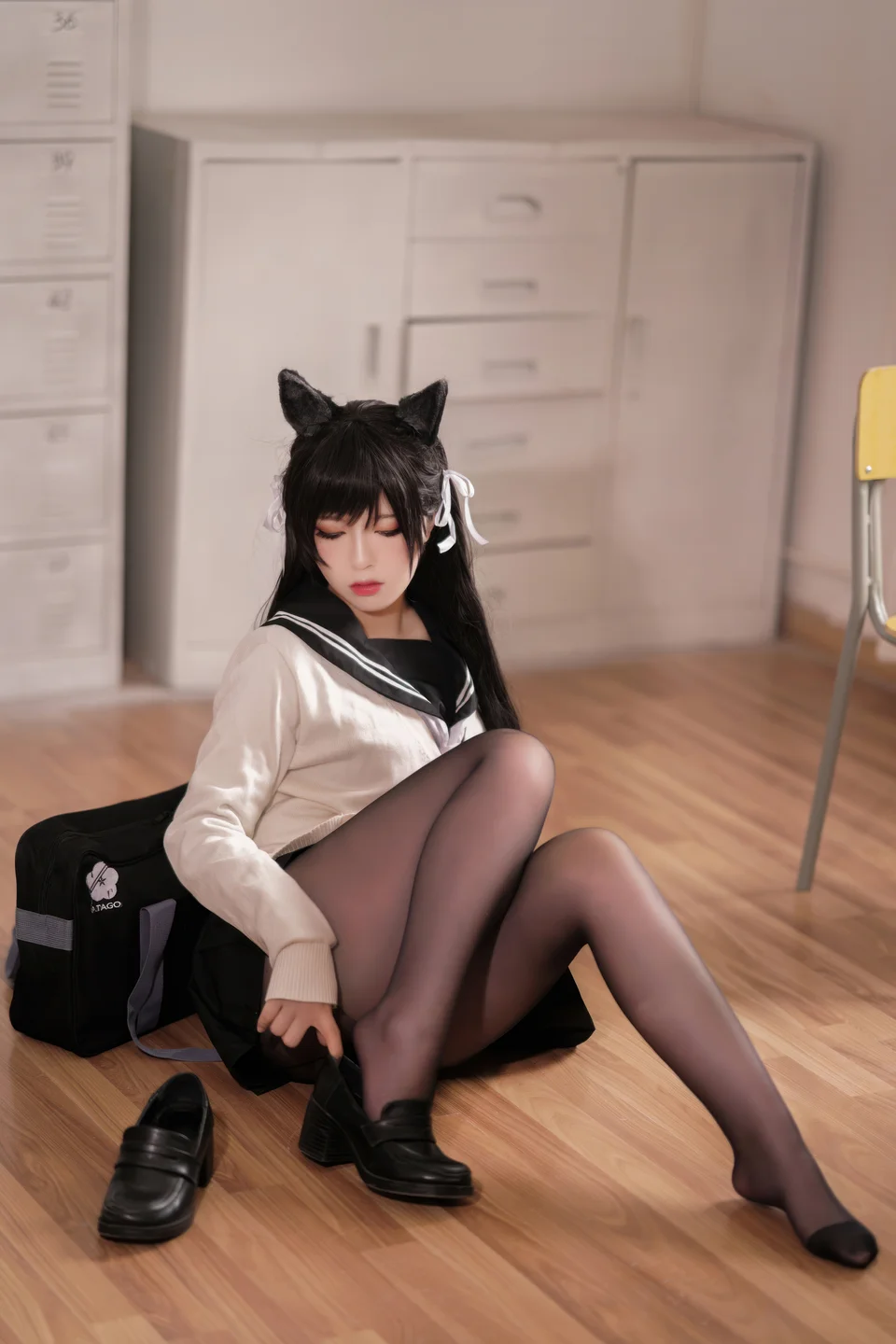 半半子 - No.099 碧蓝航线·爱宕 校服 [25P-193MB] tg@simisebaisi 【丝足阁】015.webp